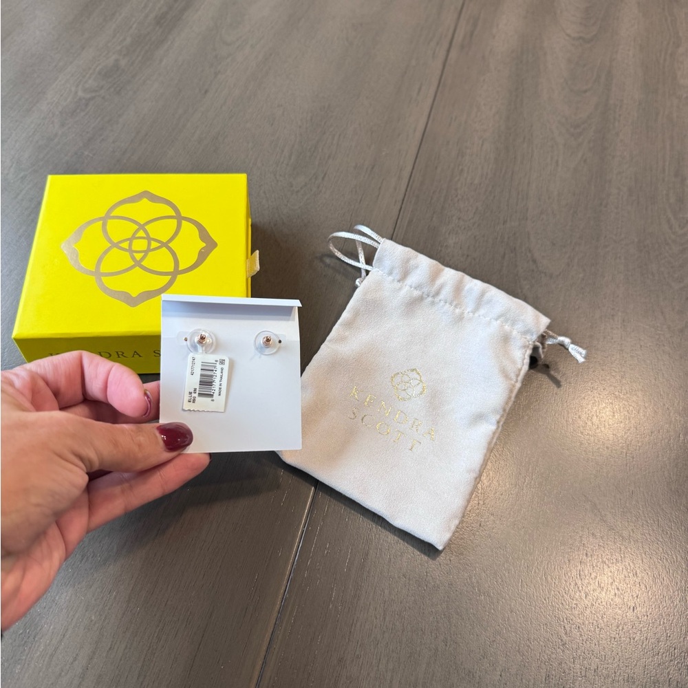 Kendra Scott earrings new with jewelry bag and gift box - Picture 3 of 3